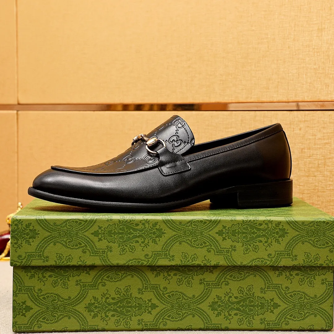 Men's shoes 💰400 💐 Product trademark: GUCCI "Gucci" casual leather shoes Regular size: 39-44 (38.45.46🉑️Customized) Product materials: Selected imported first-layer calfskin embossed upper + luxury hardware buckle, imported 🐑 sheepskin lining. Strong three-dimensional visual effect, original combination outsole Color: 1⃣️color optional